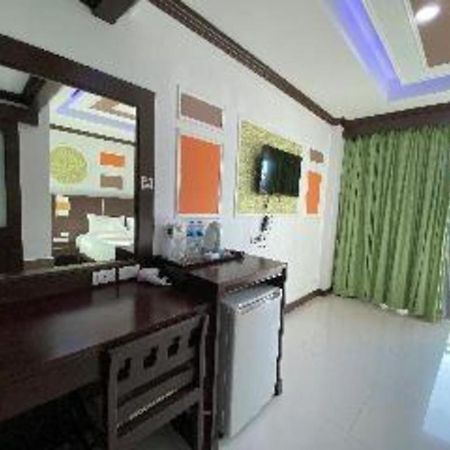 Hotel Azure Bangla Phuket Patong Exterior foto