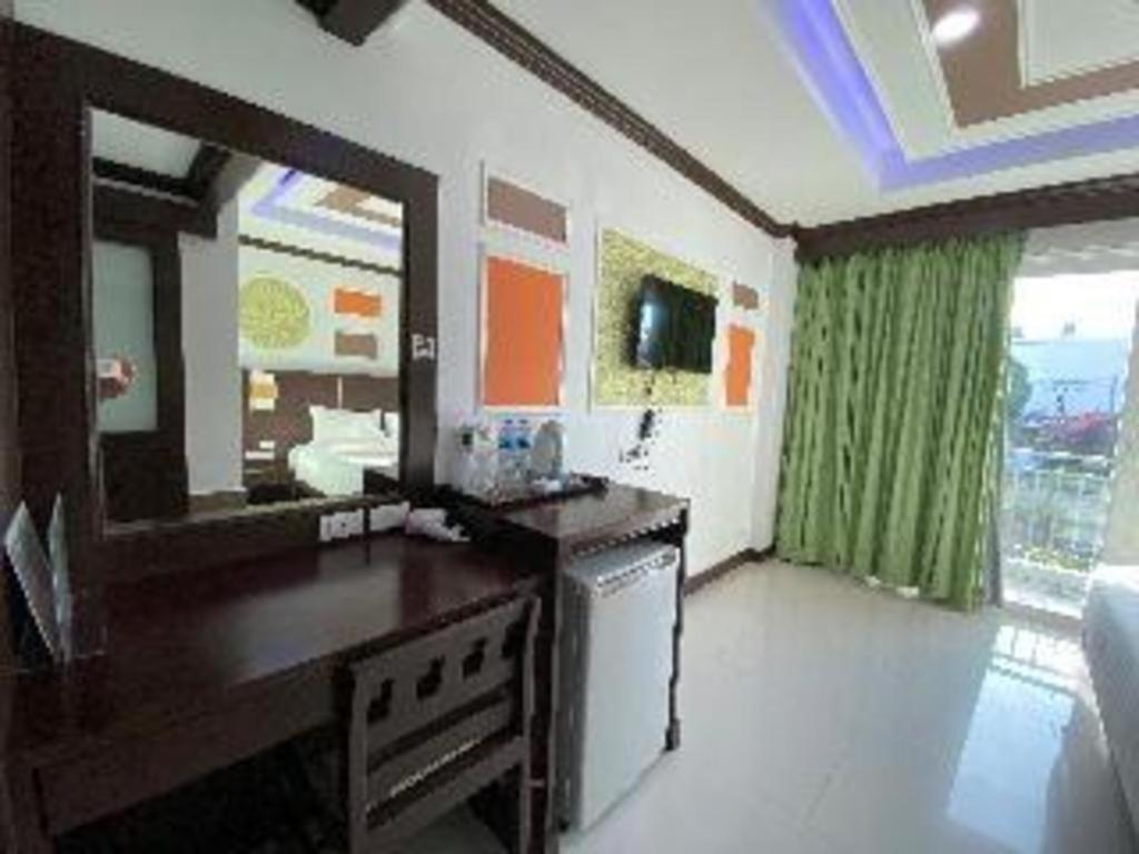Hotel Azure Bangla Phuket Patong Exterior foto