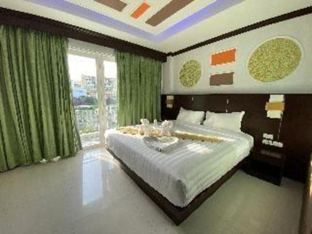 Hotel Azure Bangla Phuket Patong Exterior foto