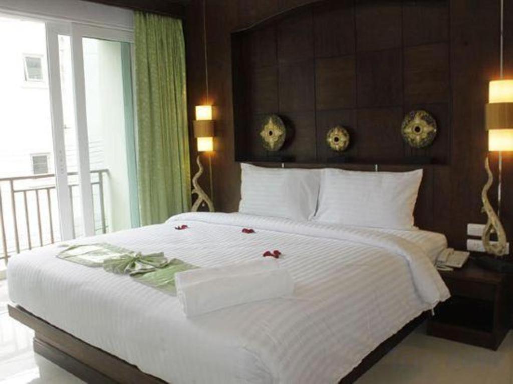 Hotel Azure Bangla Phuket Patong Exterior foto