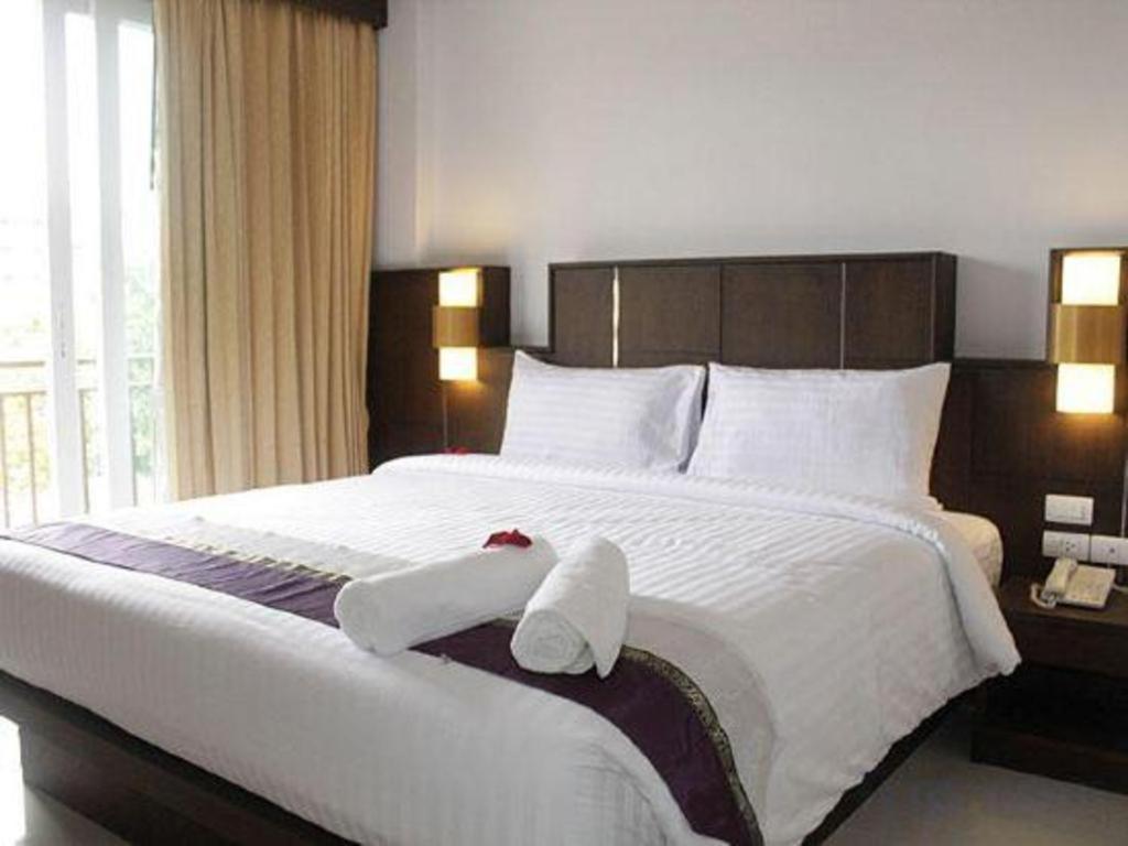 Hotel Azure Bangla Phuket Patong Exterior foto