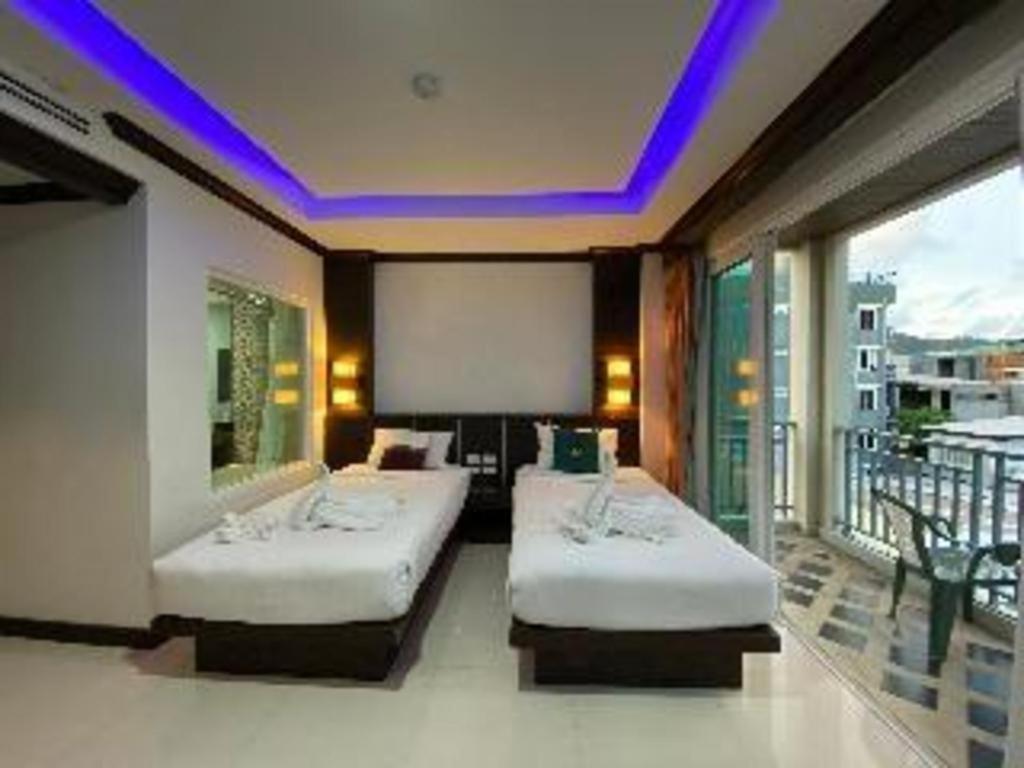 Hotel Azure Bangla Phuket Patong Exterior foto