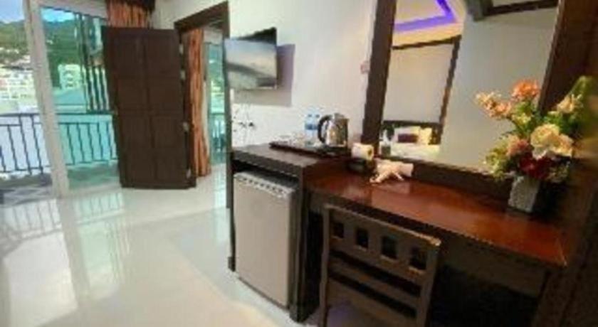 Hotel Azure Bangla Phuket Patong Exterior foto