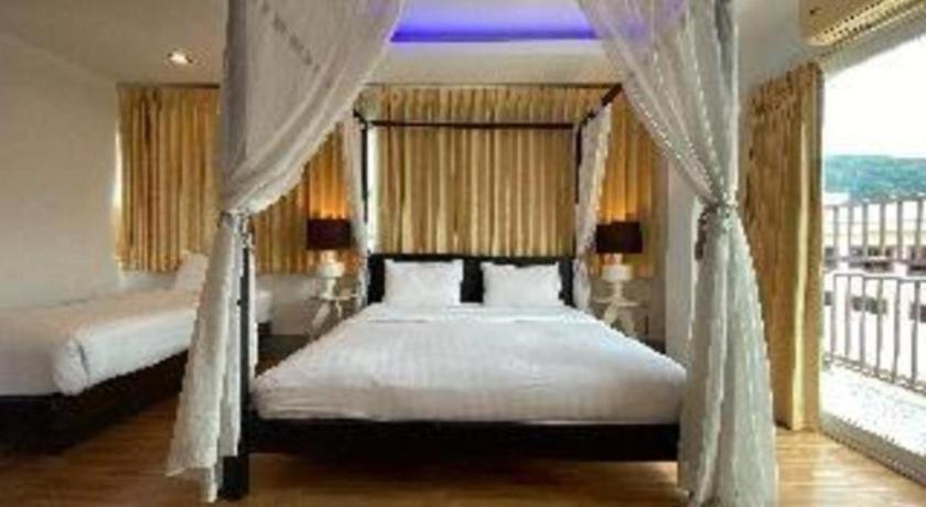 Hotel Azure Bangla Phuket Patong Exterior foto