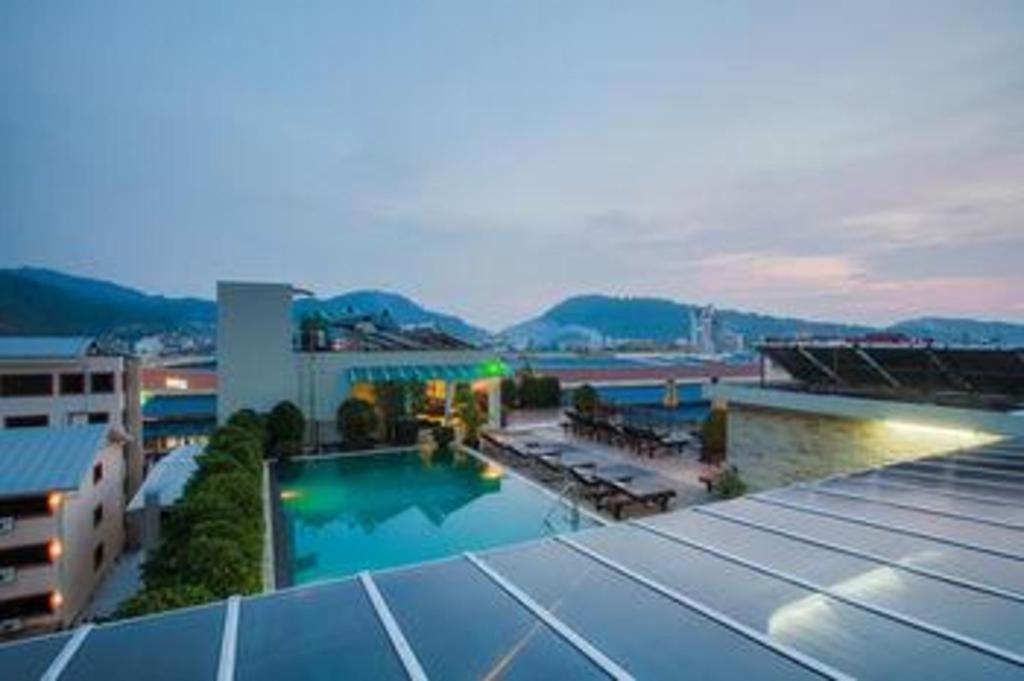 Hotel Azure Bangla Phuket Patong Exterior foto