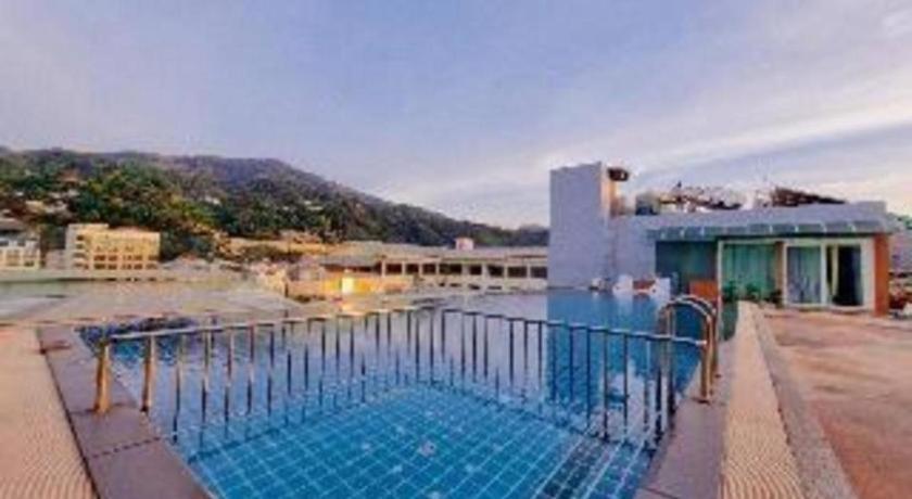 Hotel Azure Bangla Phuket Patong Exterior foto
